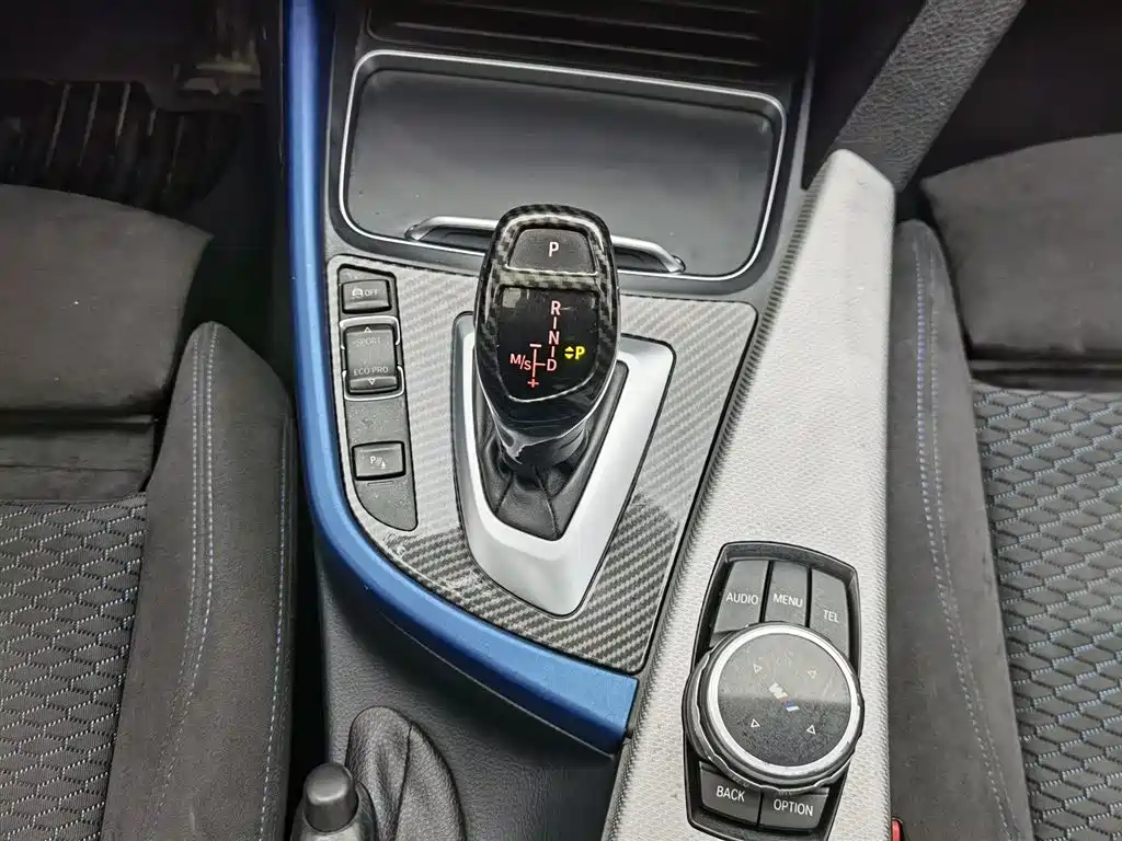 BMW 3 Series 2017 320i M Sport фото 13
