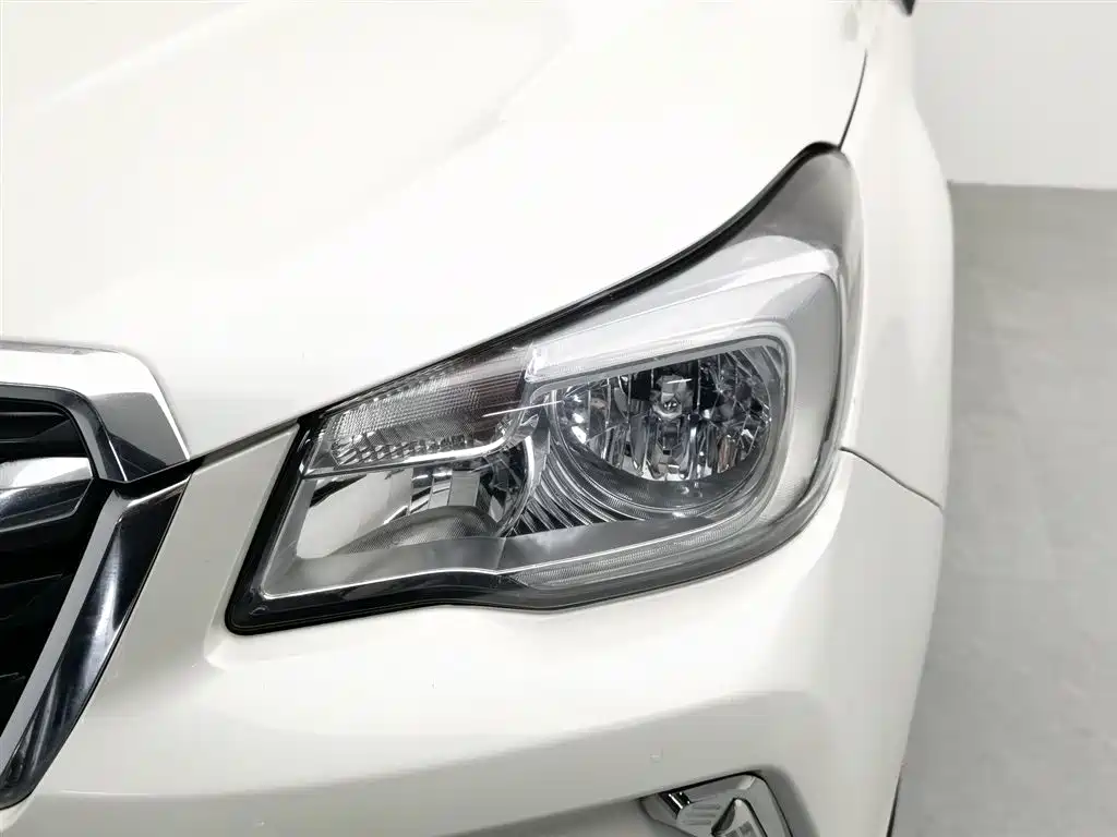 Subaru Forester 2016 2.0i Fashion Navigation Edition фото 7