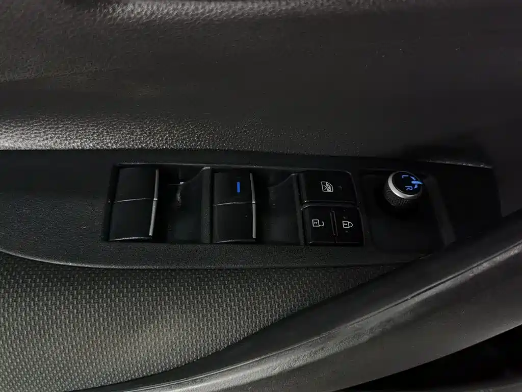 Toyota Levin 2022 185T CVT Luxury Edition фото 9