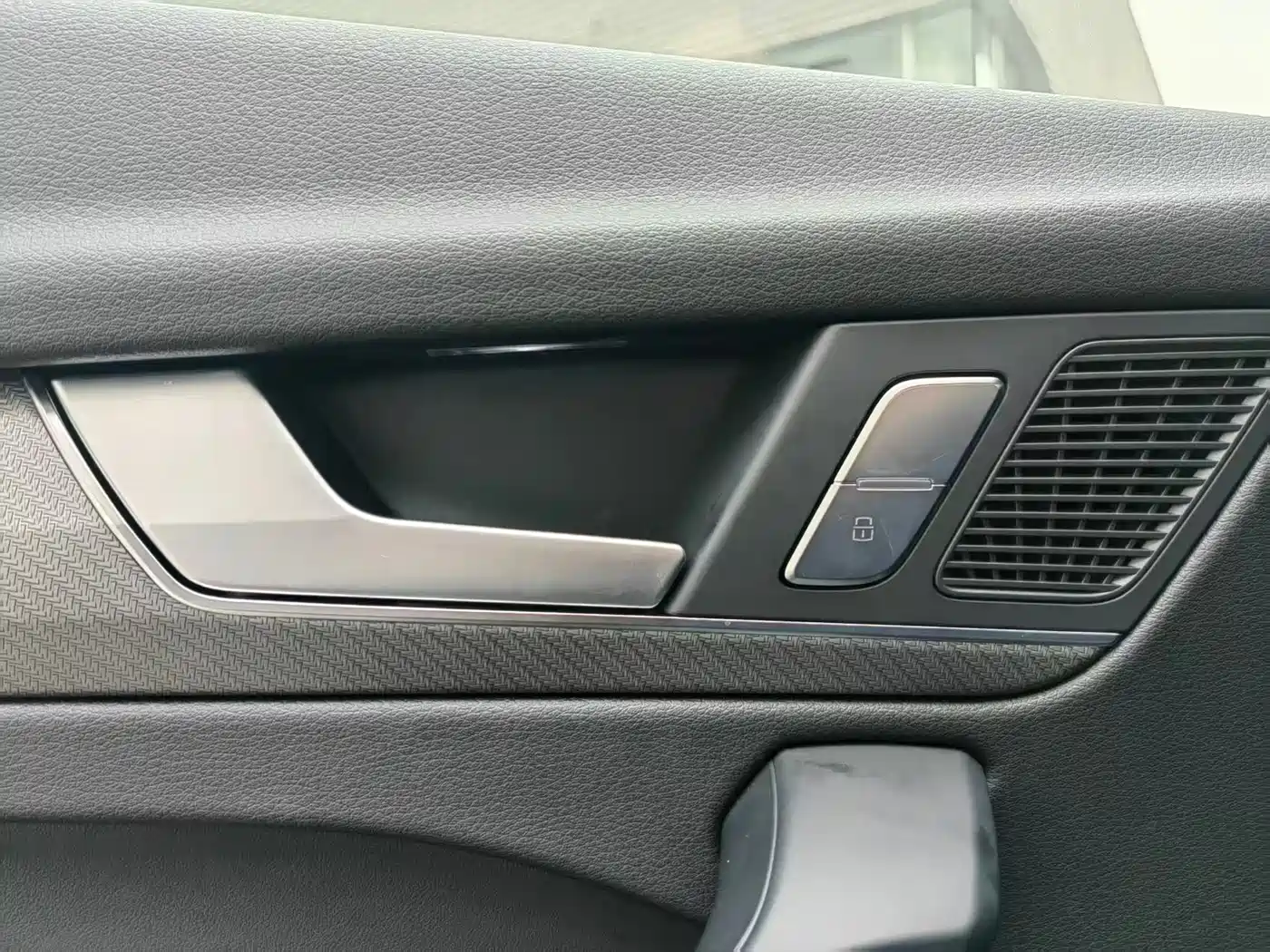 Audi Q5L 2024 Model 45 TFSI Luxury Dynamic фото 16