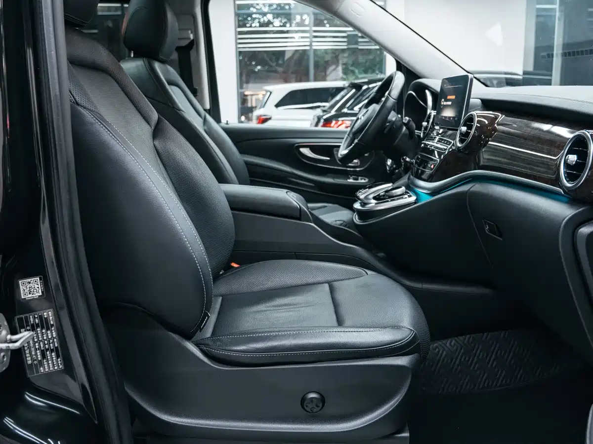 Mercedes-Benz V-Class 2017 Model V 260 L Premium Extended Edition фото 11