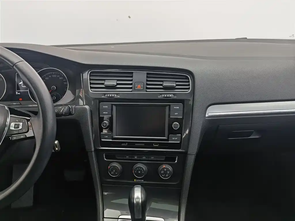 Volkswagen Golf 2018 1.6L Automatic Comfort фото 12