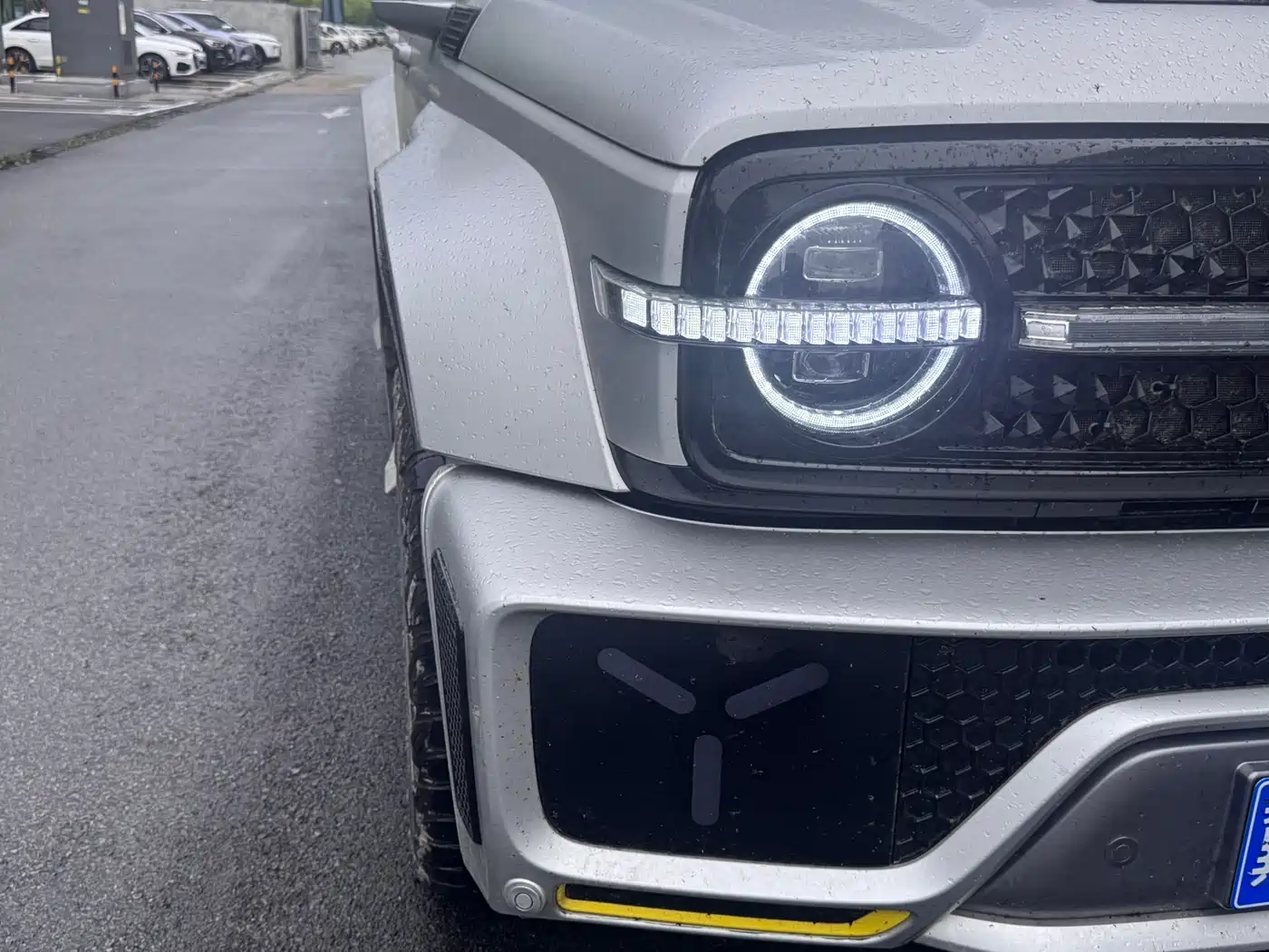 TANK CO CREATION TANK 300