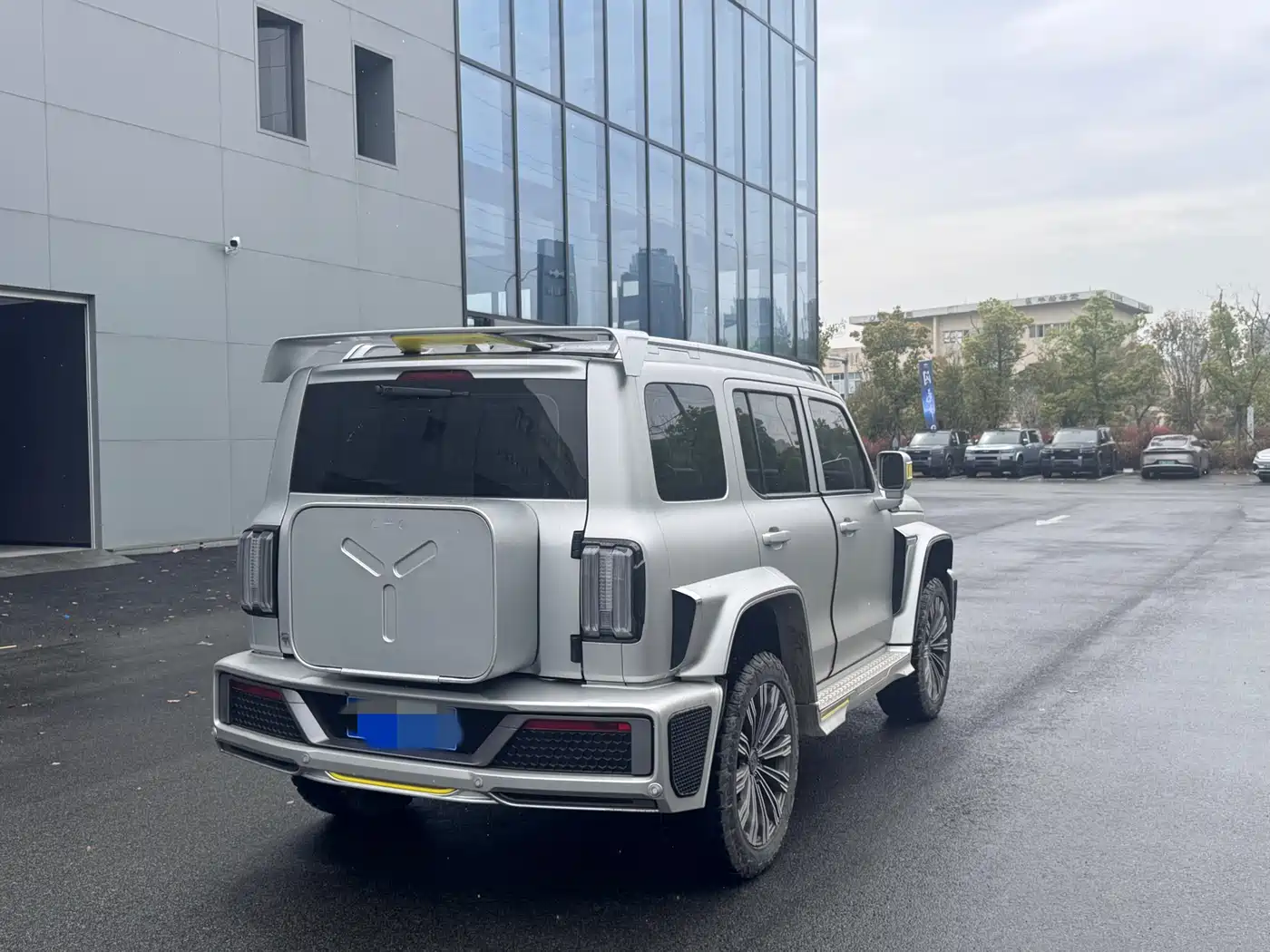 TANK CO CREATION TANK 300