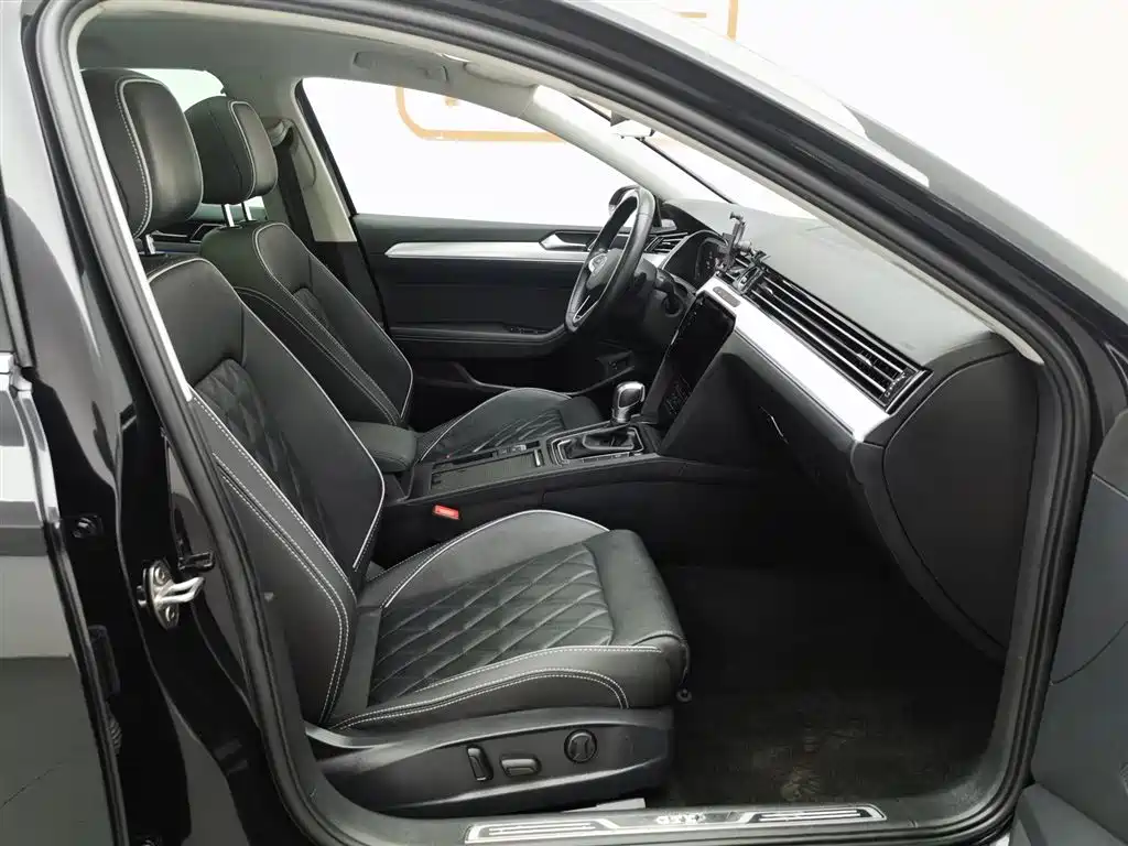 Volkswagen Magotan GTE Plug-in Hybrid 2022 GTE Premium фото 23