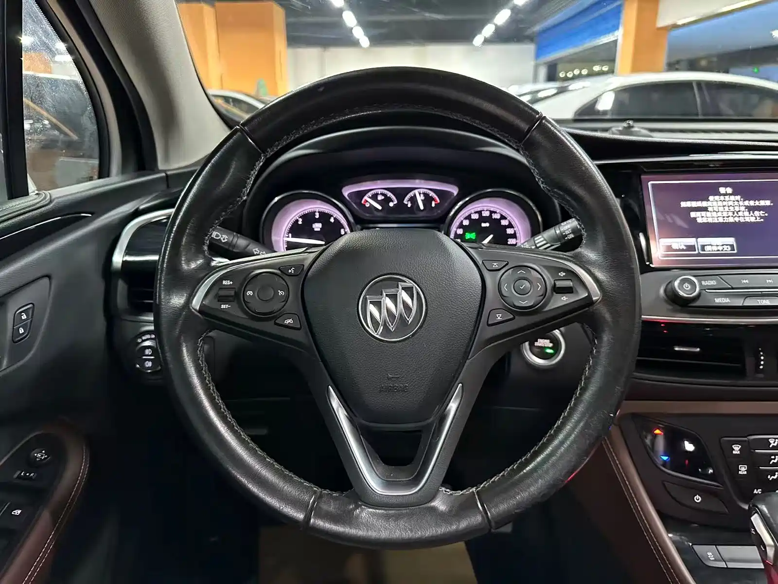 Фото 10 - Buick Envision Plus