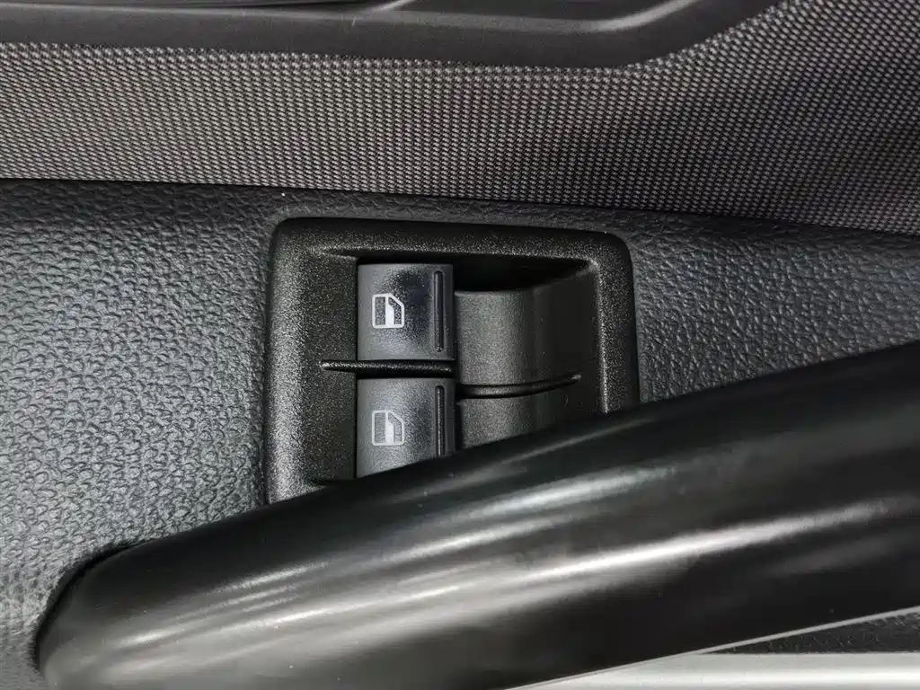 Volkswagen Scirocco 2015 1.4TSI Trend Edition фото 9