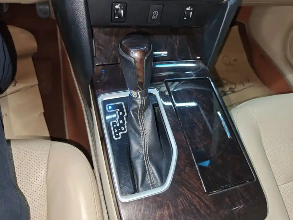 Фото 14 - Toyota Camry