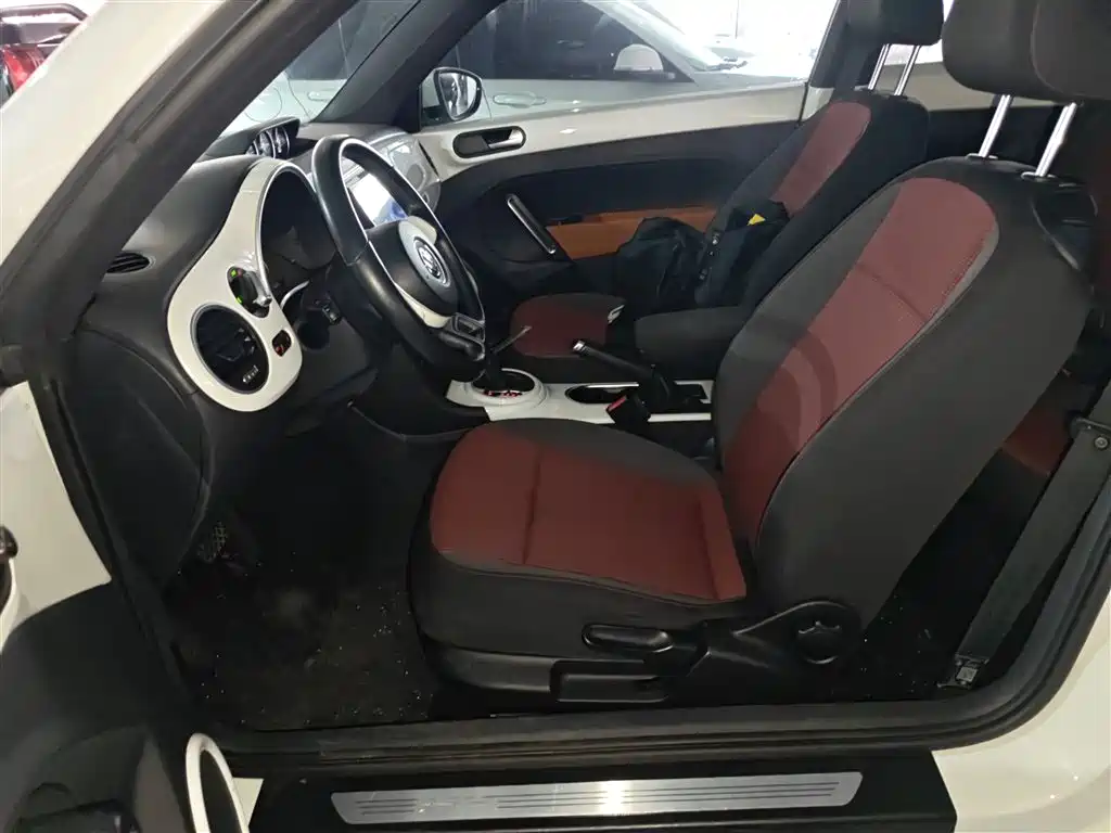 Volkswagen Beetle 2013 1.4TSI Fashion Edition фото 11