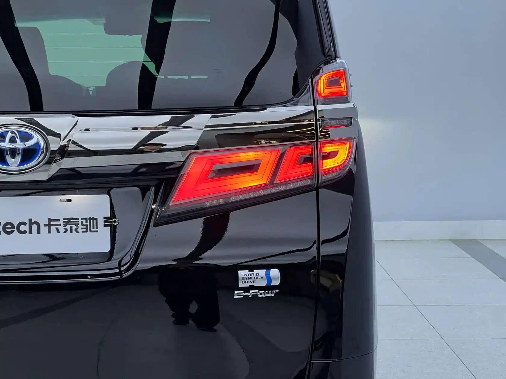 Фото 8 - Toyota Vellfire