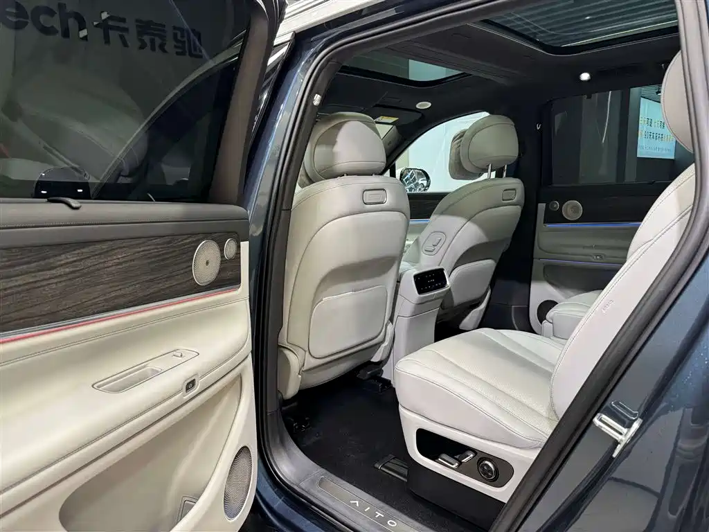 AITO Wenjie AITO M9 2024 Extended Range Ultra 42kWh 6-Seater фото 13