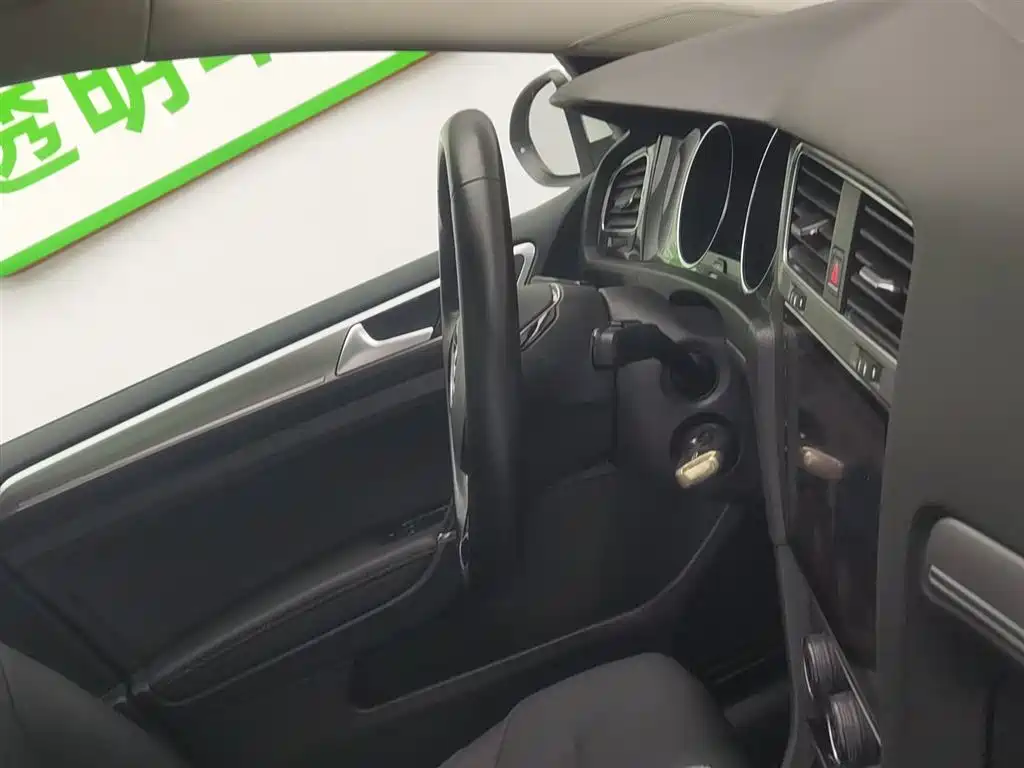 Volkswagen Golf 2018 1.6L Automatic Comfort фото 22