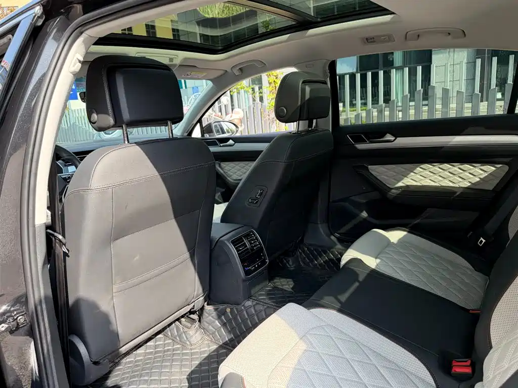 Volkswagen Magotan 2025 Popular Edition 330TSI DSG Luxury фото 9
