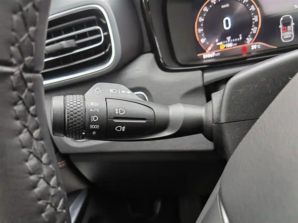Lynk & Co 02 2021 1.5TD DCT 2WD Shine Champion Edition фото 21