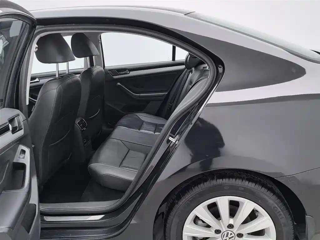 Volkswagen Sagitar 2015 1.6L Automatic Comfort фото 15