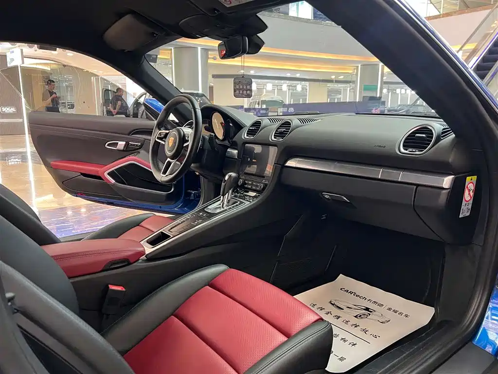 Porsche 718 2018 Cayman 2.0T фото 24