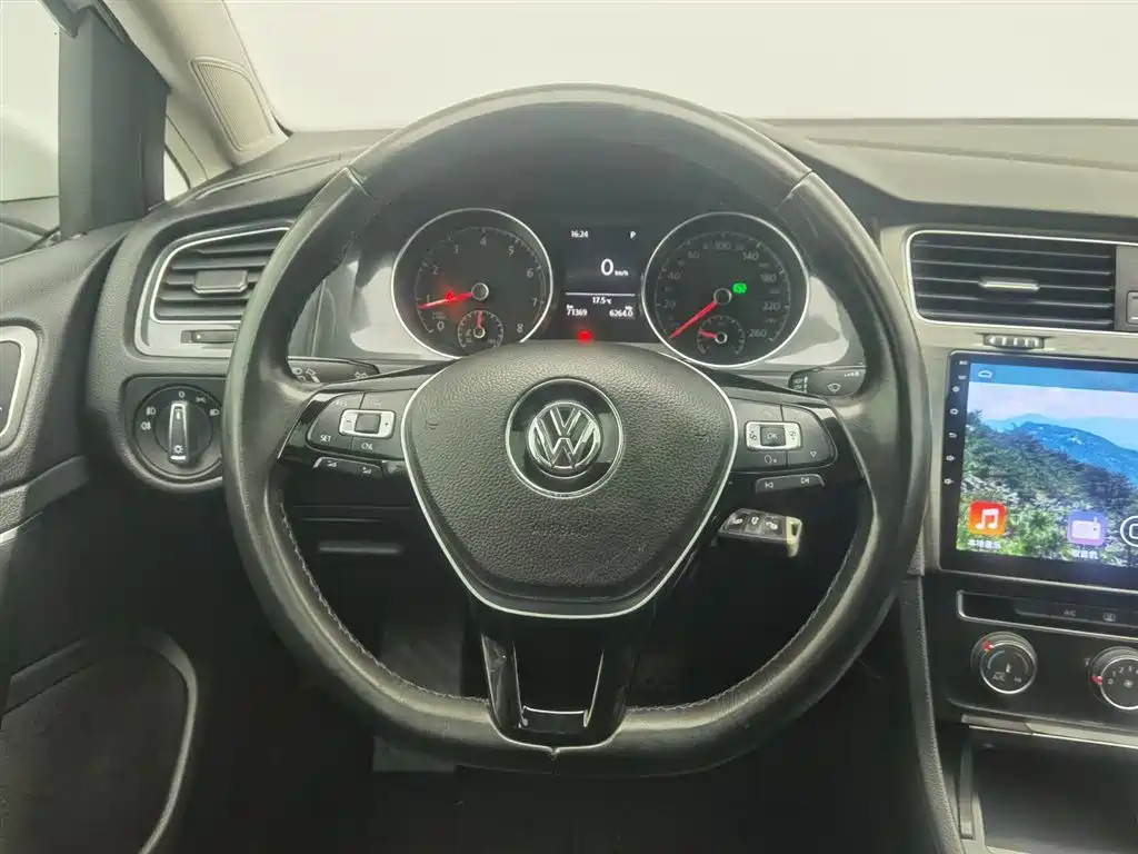 Volkswagen Golf 2018 1.6L Automatic Comfort фото 11