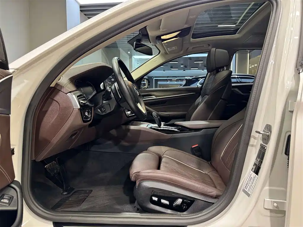 BMW 5 Series 2023 530Li Premium Luxury Package фото 29