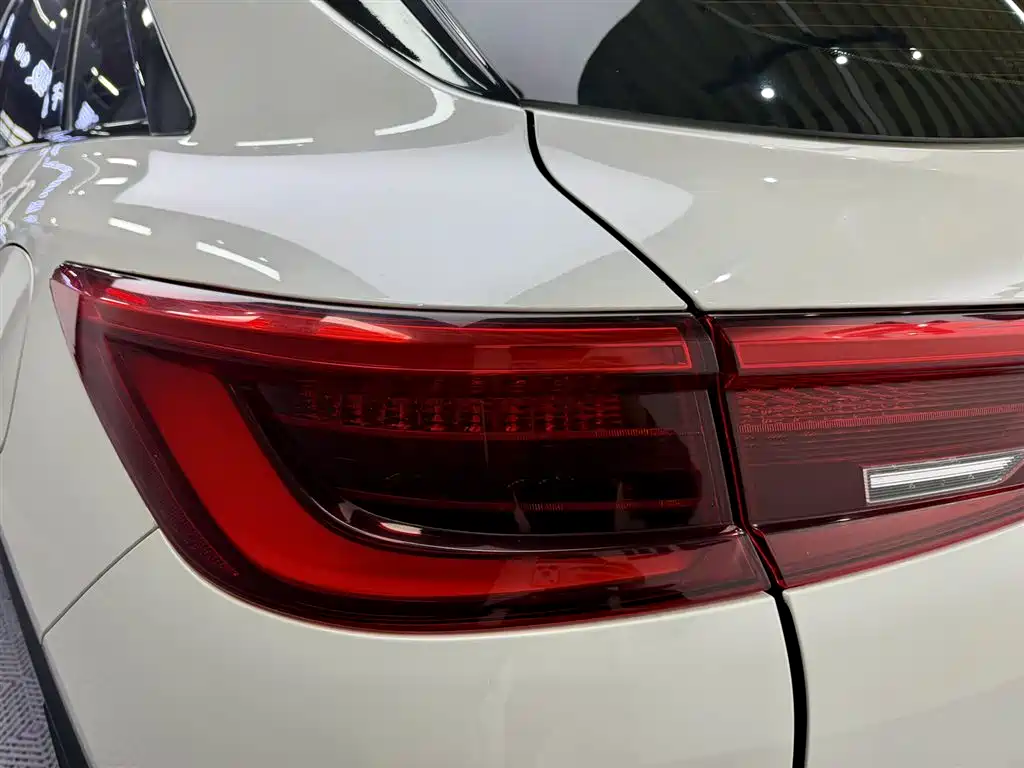 Photo 5 - Infiniti QX50