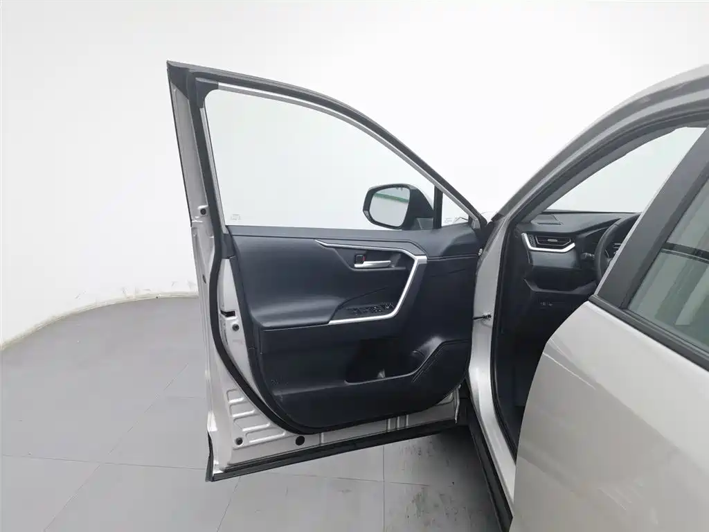 Toyota Wildlander 2023 2.0L CVT FWD Urban фото 8