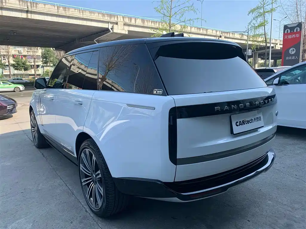 Land Rover Range Rover 2023 3.0 L6 360PS Golden Age Edition фото 4