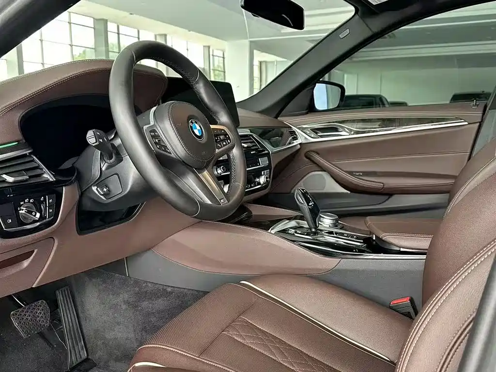 BMW 5 Series 2022 525Li M Sport Package фото 9