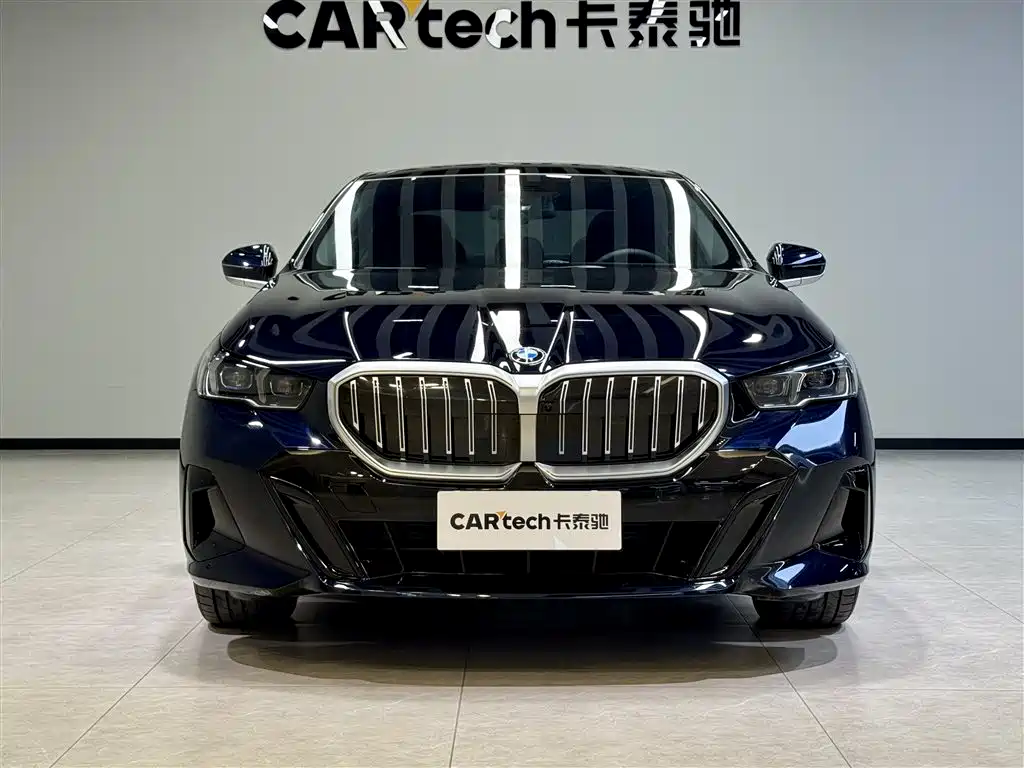 BMW 5 Series 2025 530Li Premium M Sport Package фото 3