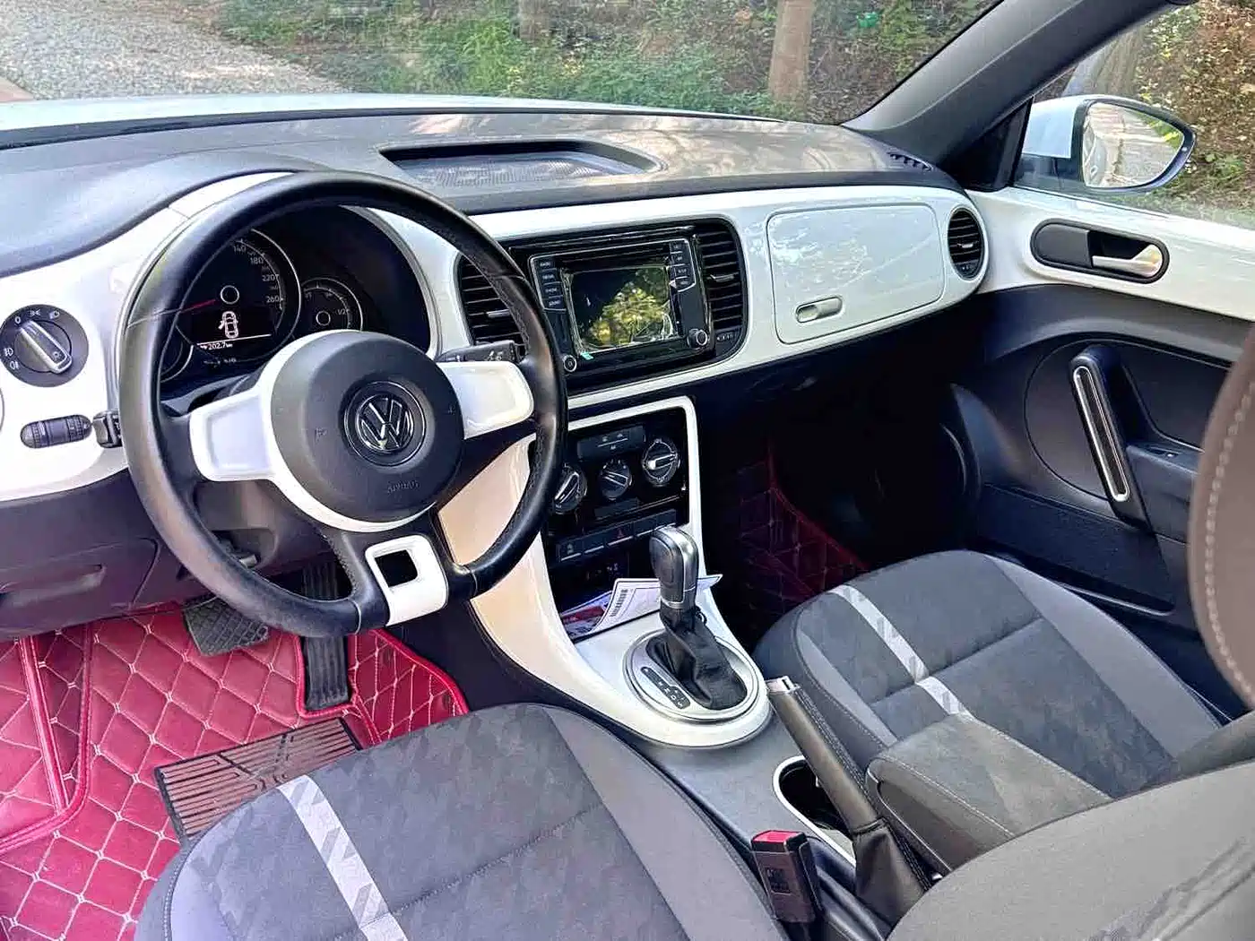 Volkswagen Beetle 2017 180TSI Enjoy фото 11