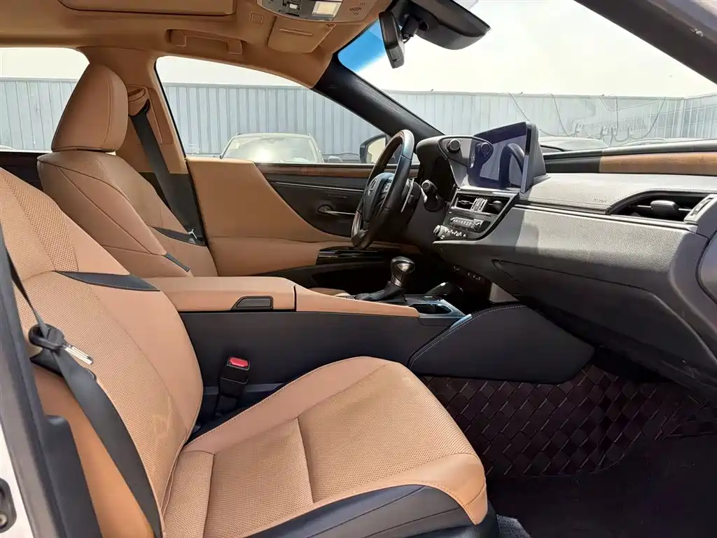 Lexus ES 2022 200 Luxury Edition фото 15