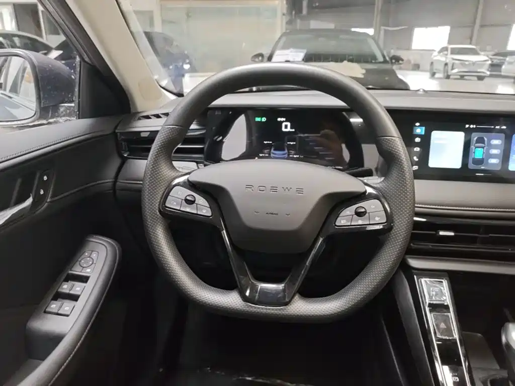 Фото 11 - Roewe i5