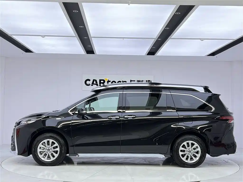 Toyota Granvia 2024 2.5L Hybrid Comfort фото 8