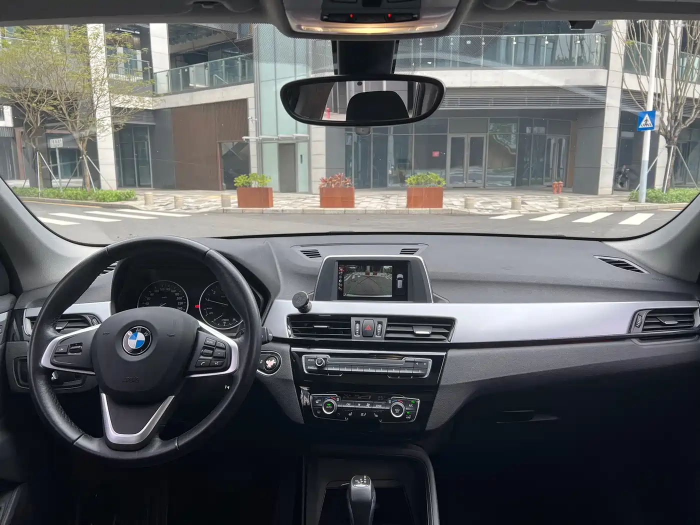 BMW X1 2016 sDrive18Li Premium Model фото 11