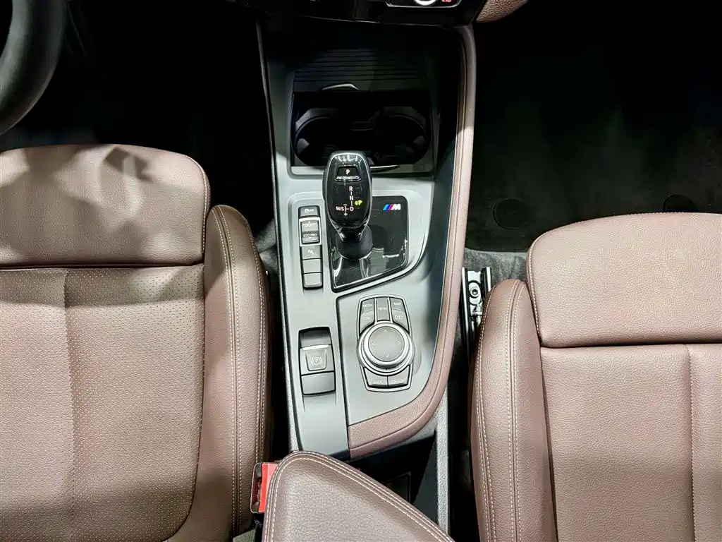 BMW X1 2022 sDrive25Li Leading фото 21