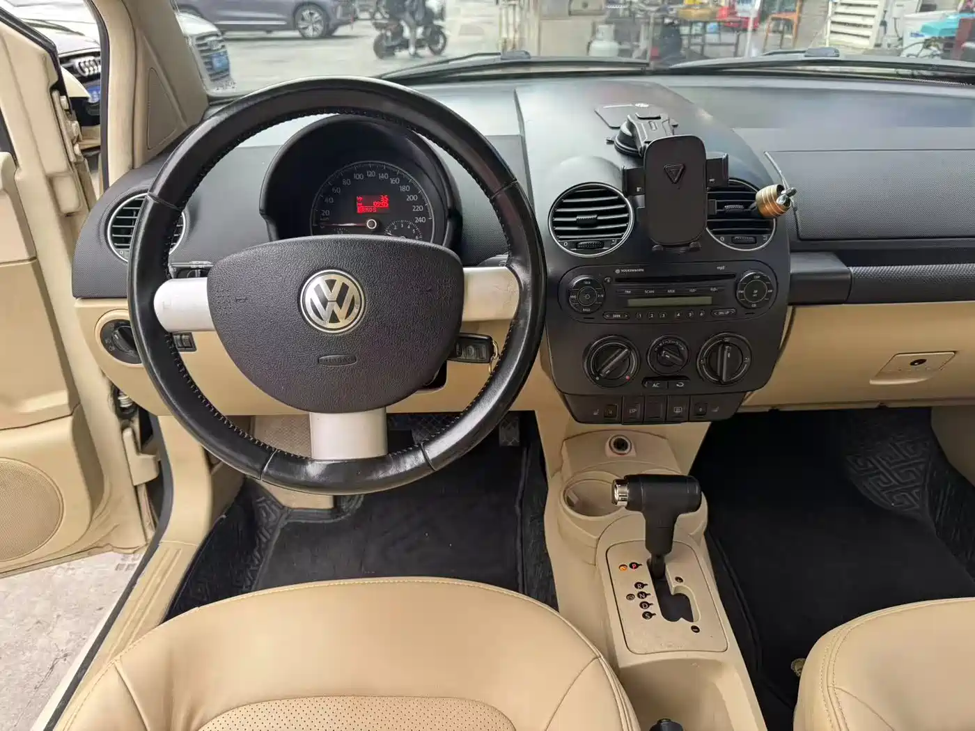 Volkswagen Beetle 2008 2.0 AT Standard фото 10