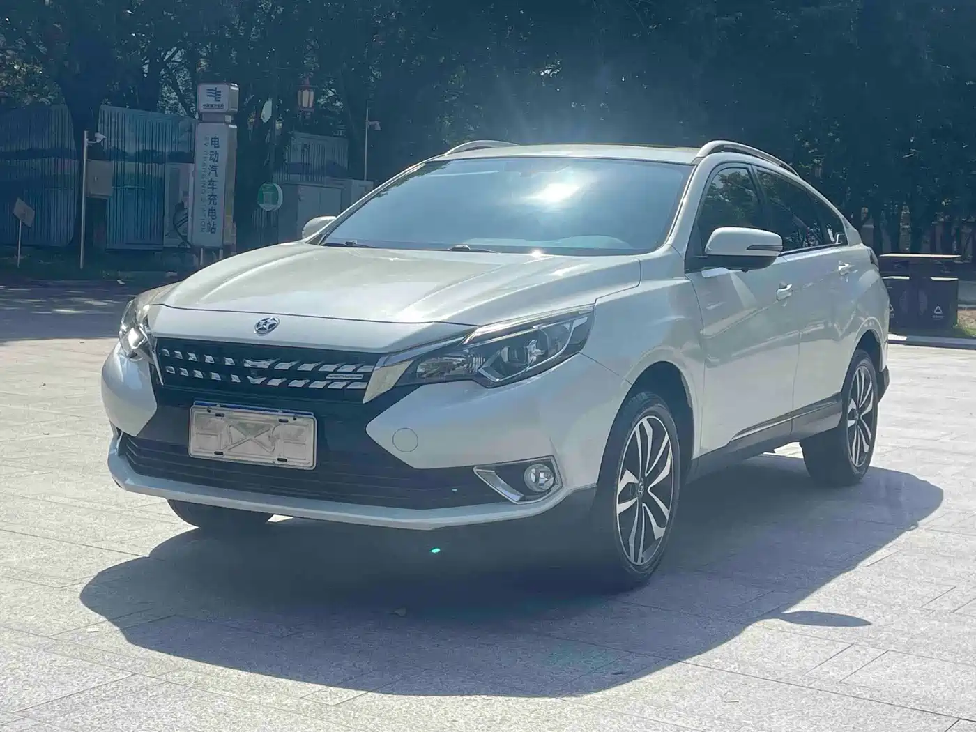 Venucia T90