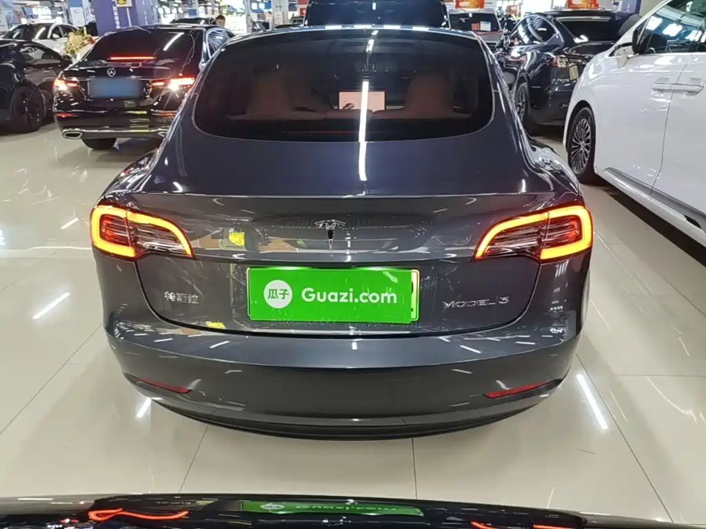 Фото 6 - Tesla Model 3