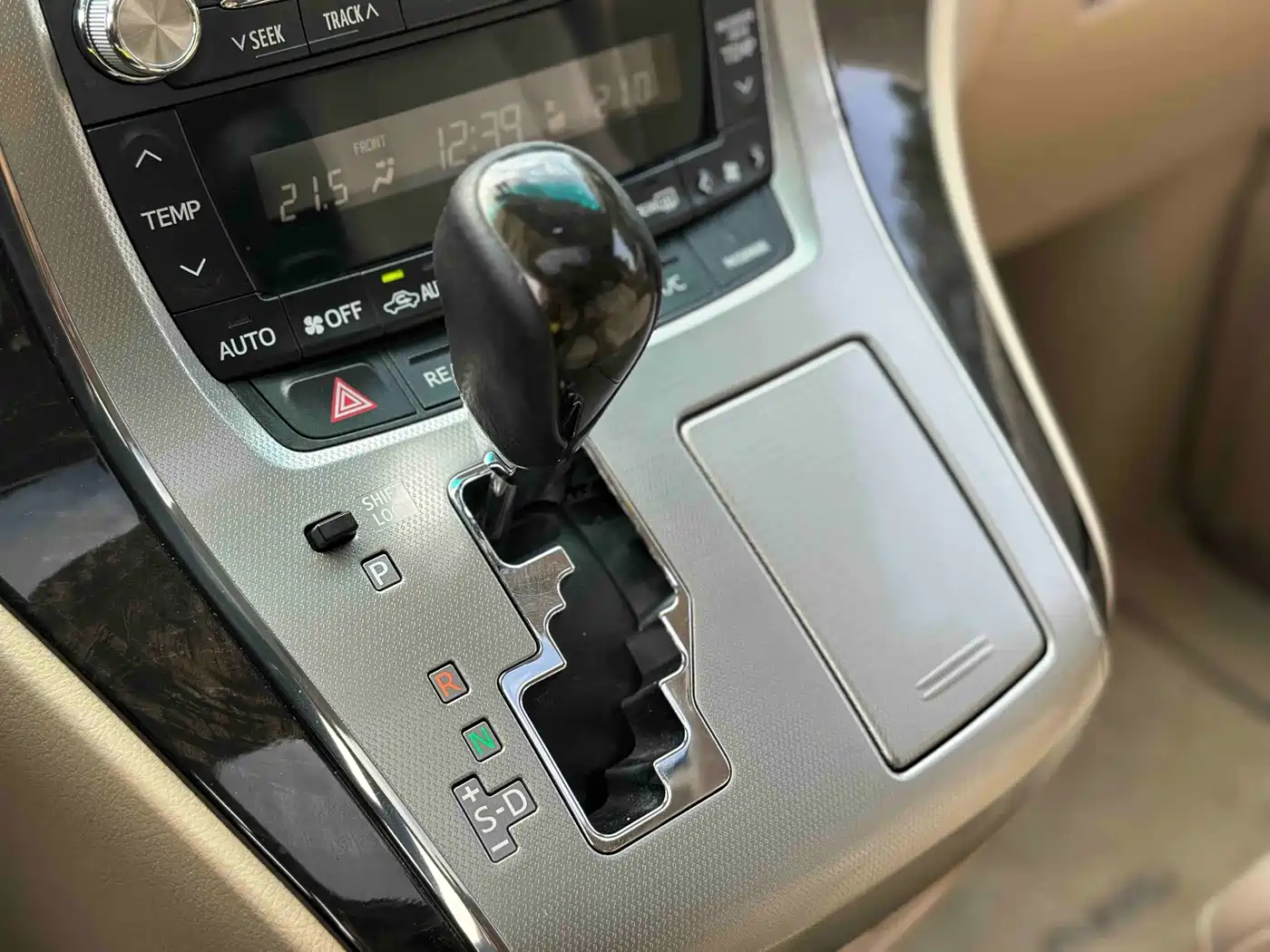 Toyota Alphard 2012 3.5L Luxury Edition фото 8