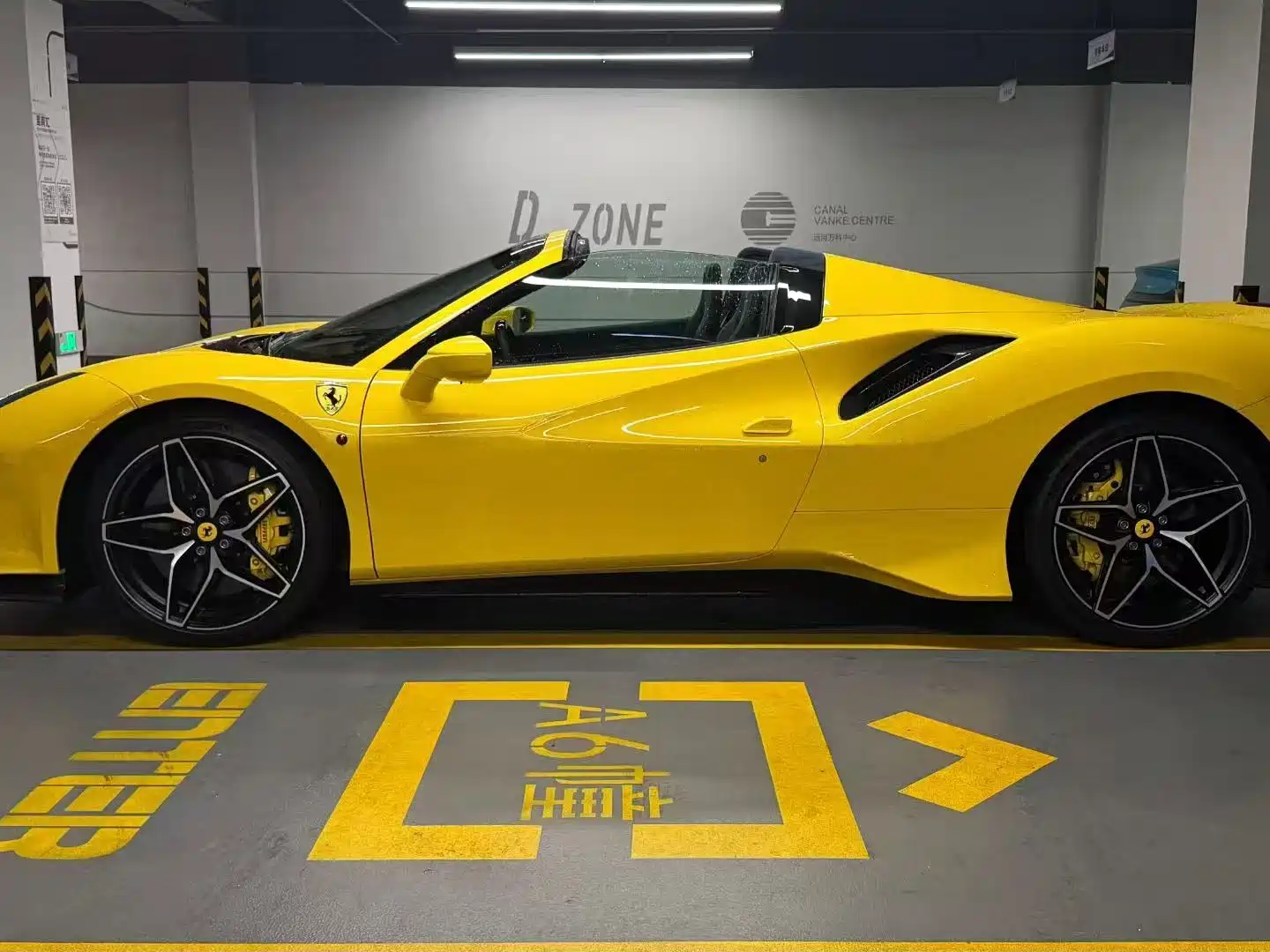 Photo 8 - Ferrari 488