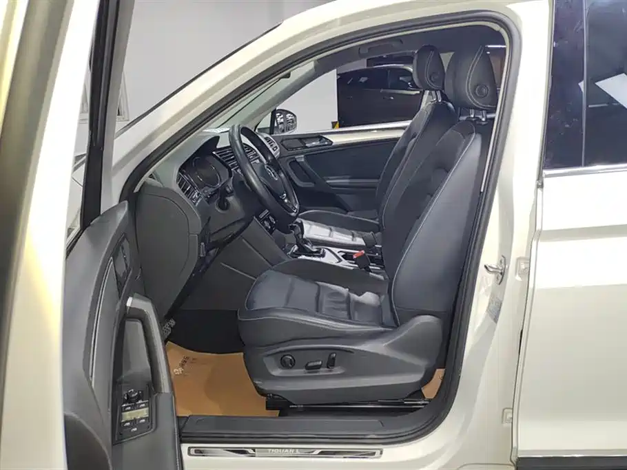 Volkswagen Tiguan L 2017 330TSI Automatic 2WD Comfort Edition фото 9