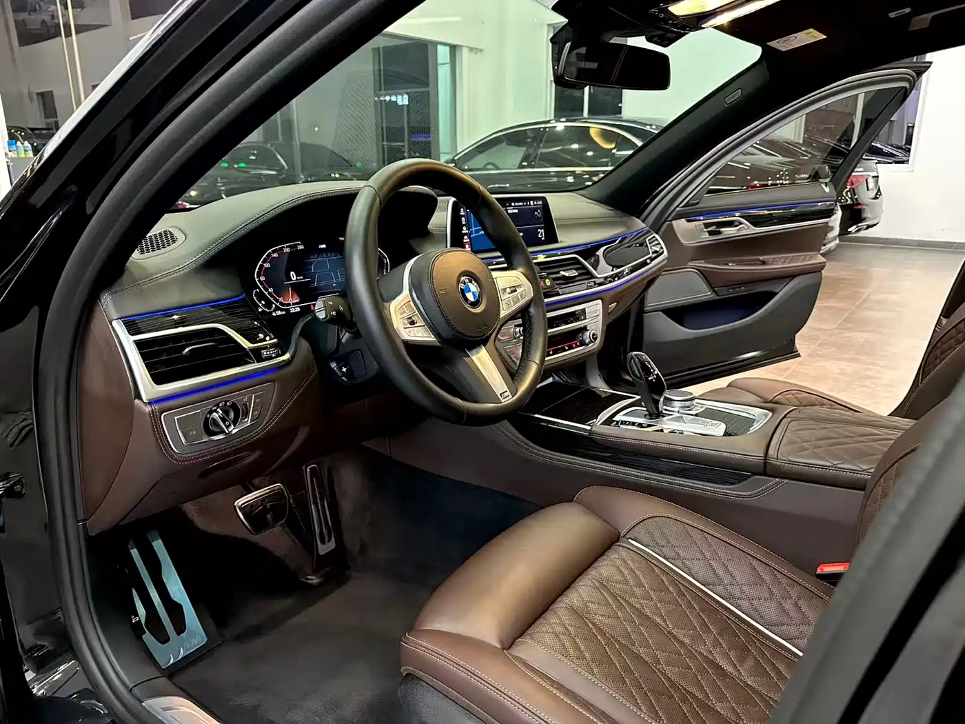BMW 7 Series 2021 Model 740Li Leading M Sport Package фото 6