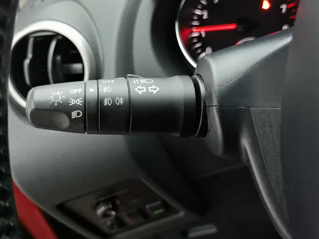 Nissan Qashqai 2013 2012 2.0XL Fire CVT 2WD