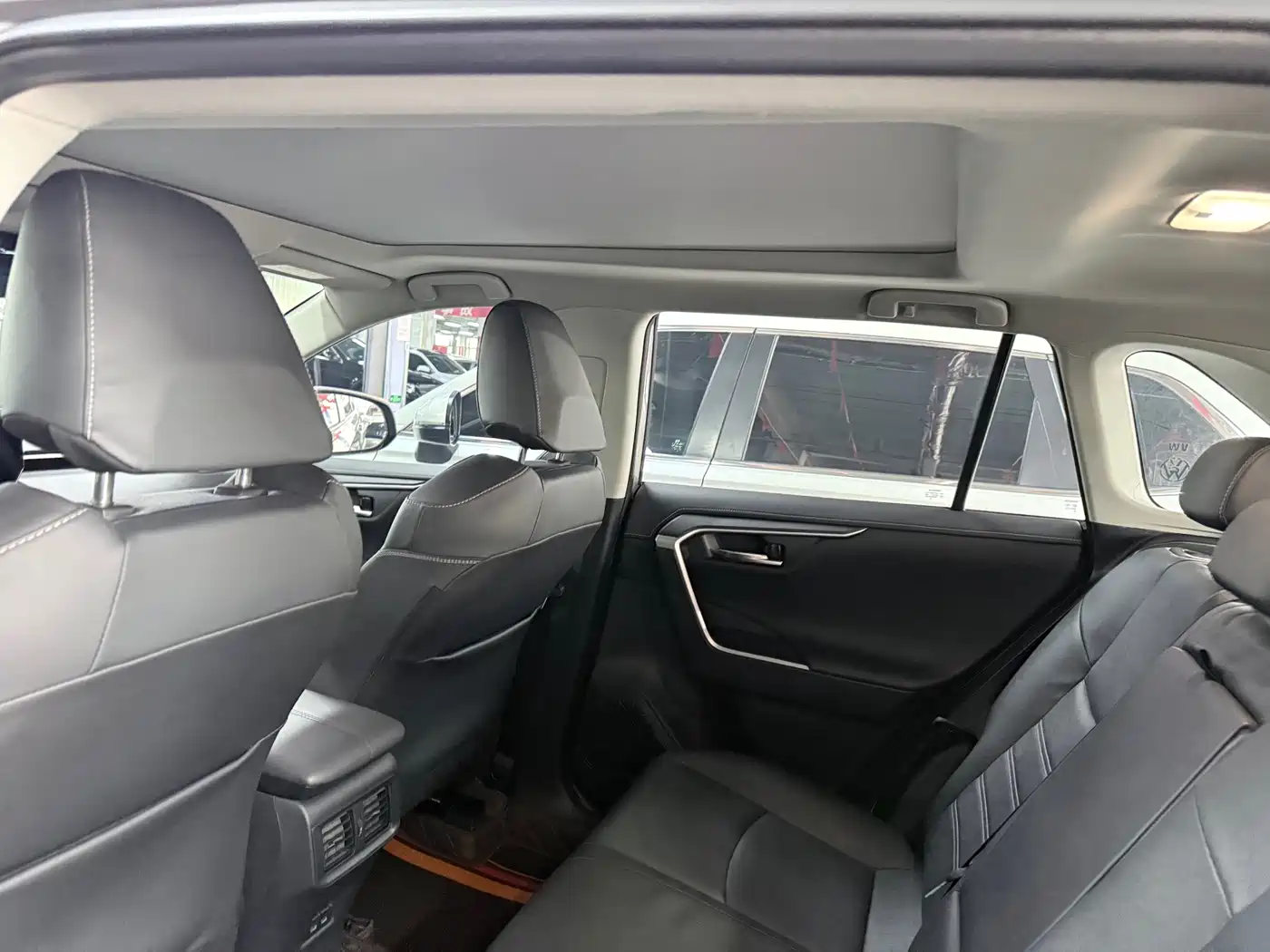 Toyota RAV4 Rongfang 2024 2.0L CVT FWD Style Plus Edition фото 12