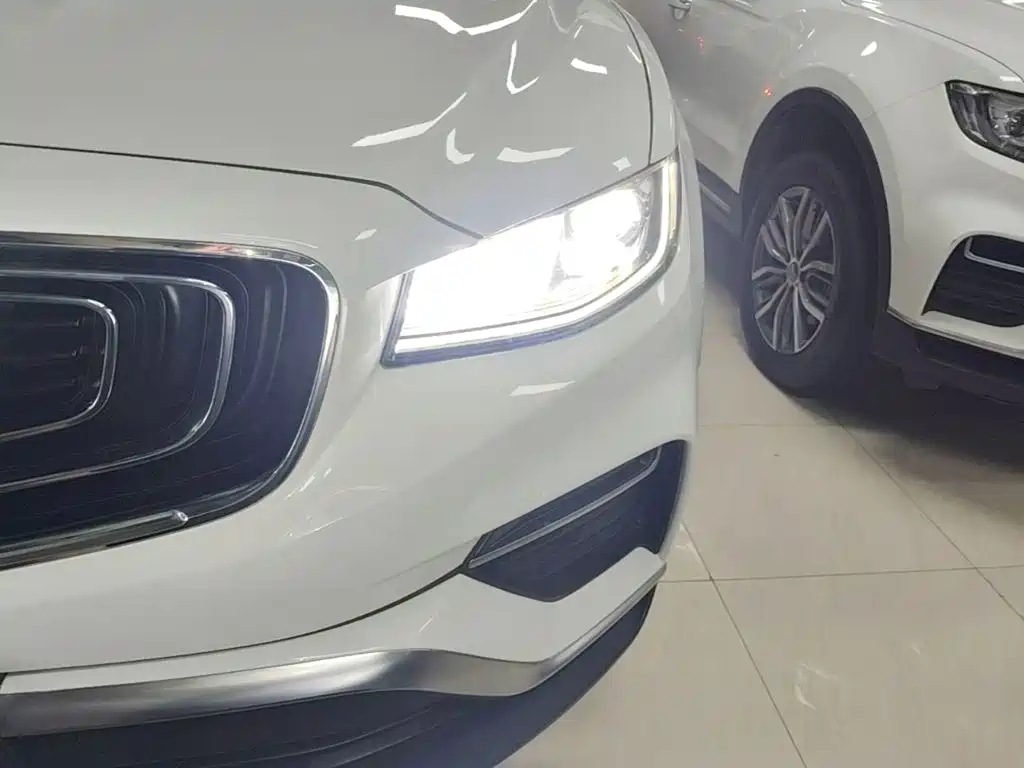 Фото 24 - Geely Atlas
