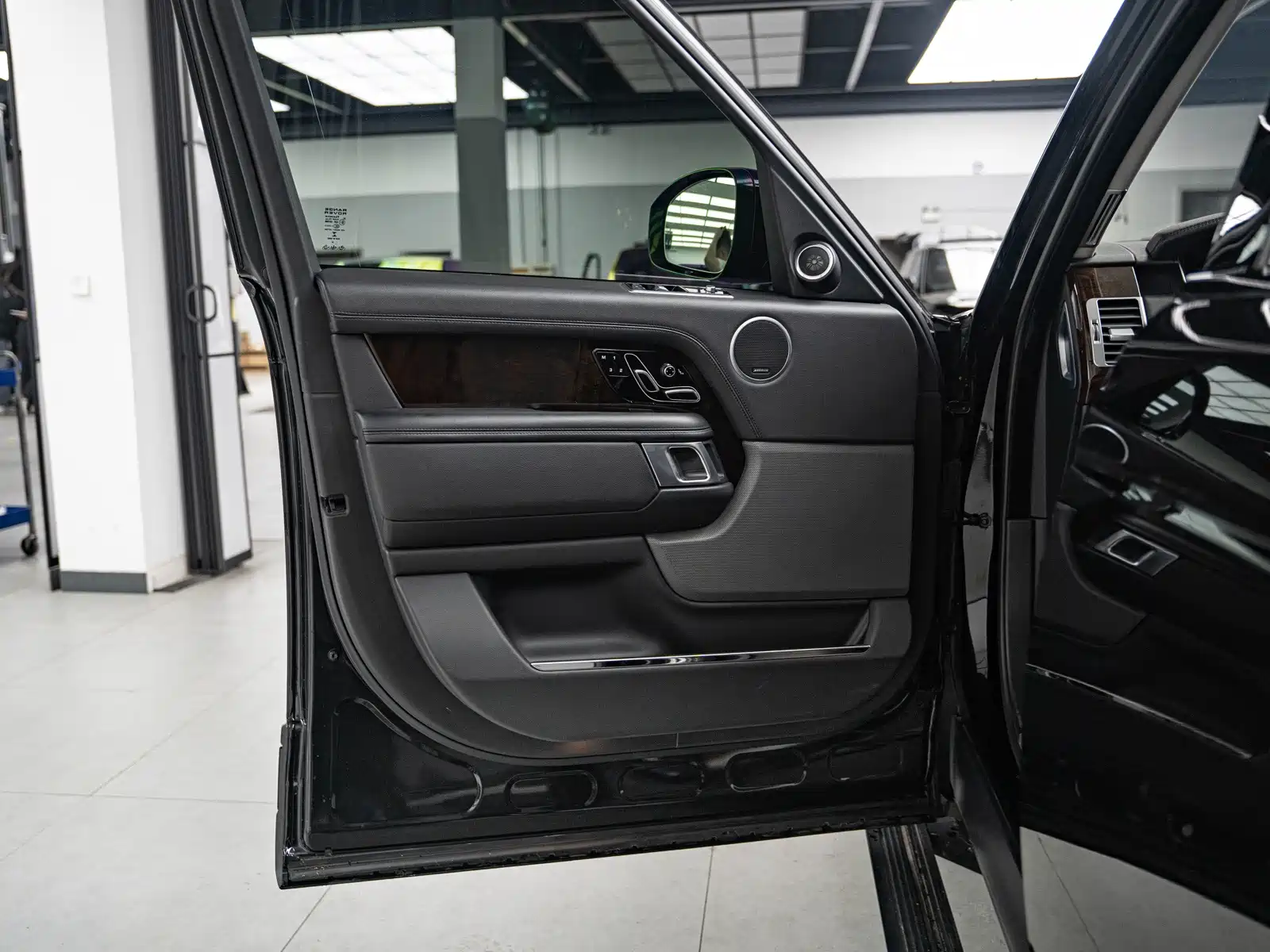 Фото 9 - Land Rover Range Rover