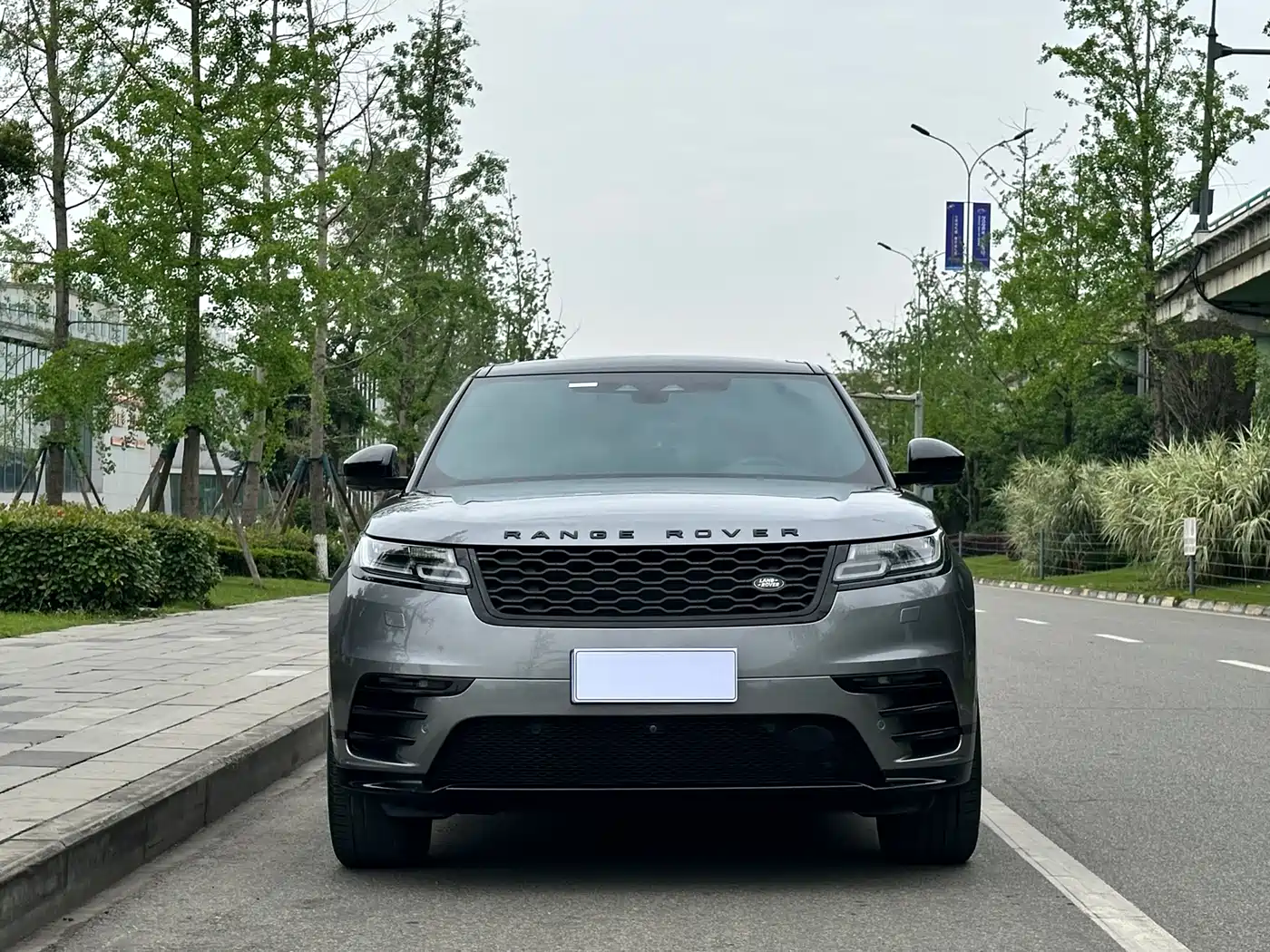 Land Rover Range Rover Velar 2022 250PS Golden Collector's Edition фото 3