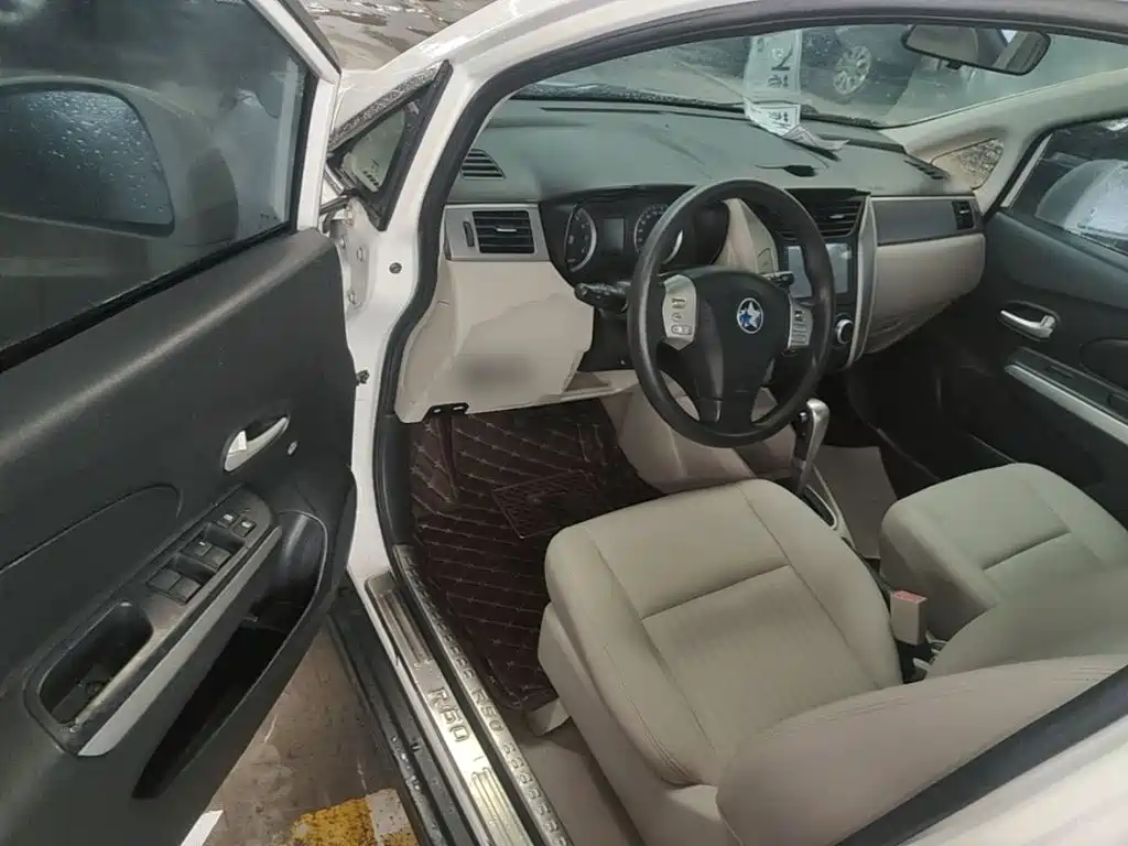 Venucia R50 2016 2015 1.6L Automatic Luxury Edition