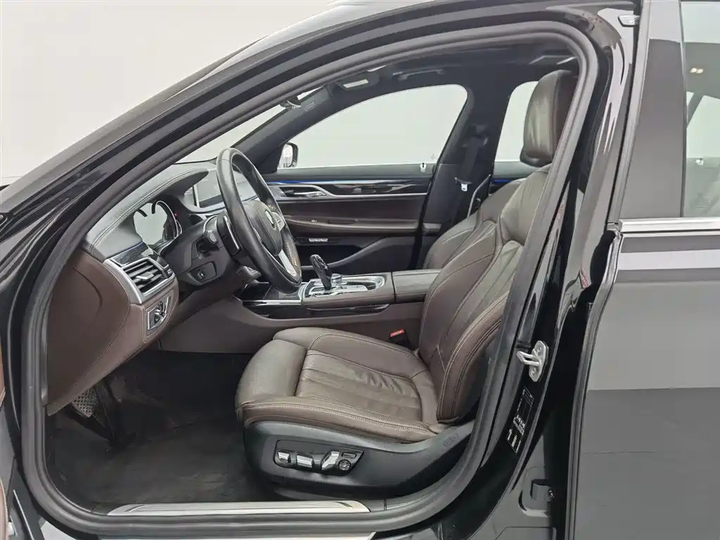 BMW 7 Series 2018 730Li Leading Type M Sport Package фото 10
