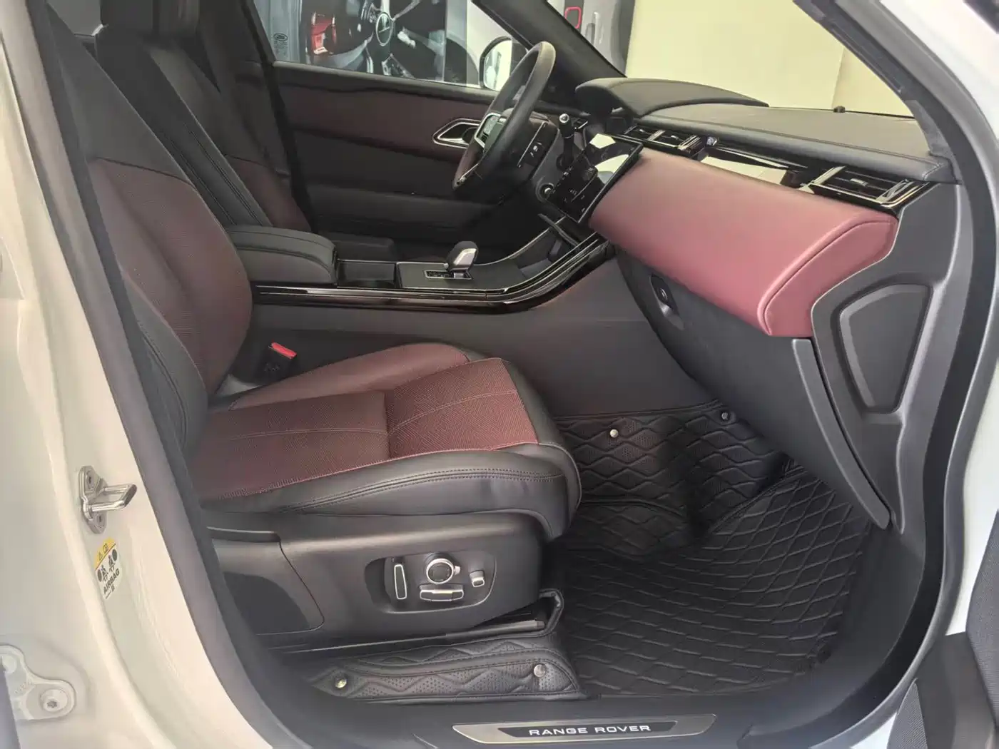 Land Rover Range Rover Velar 2026 2026 Model 250PS Exemplary Edition