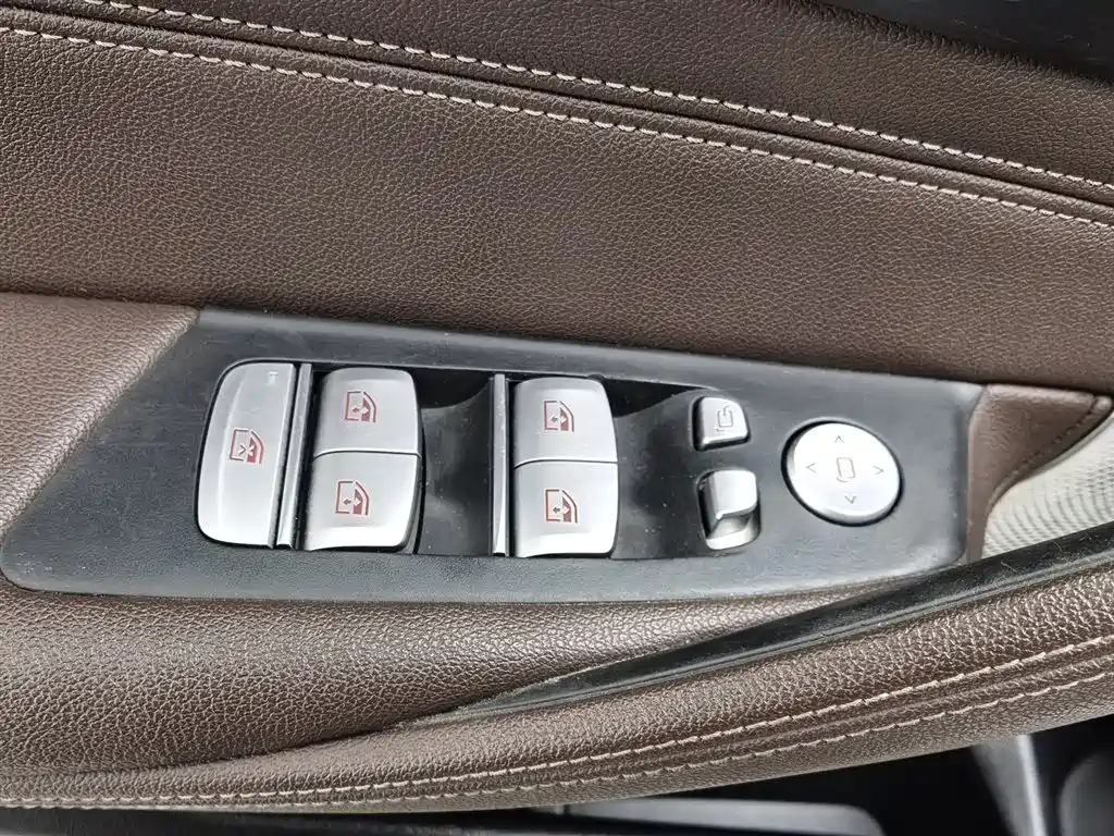BMW 5 Series 2019 525Li Luxury Package фото 9