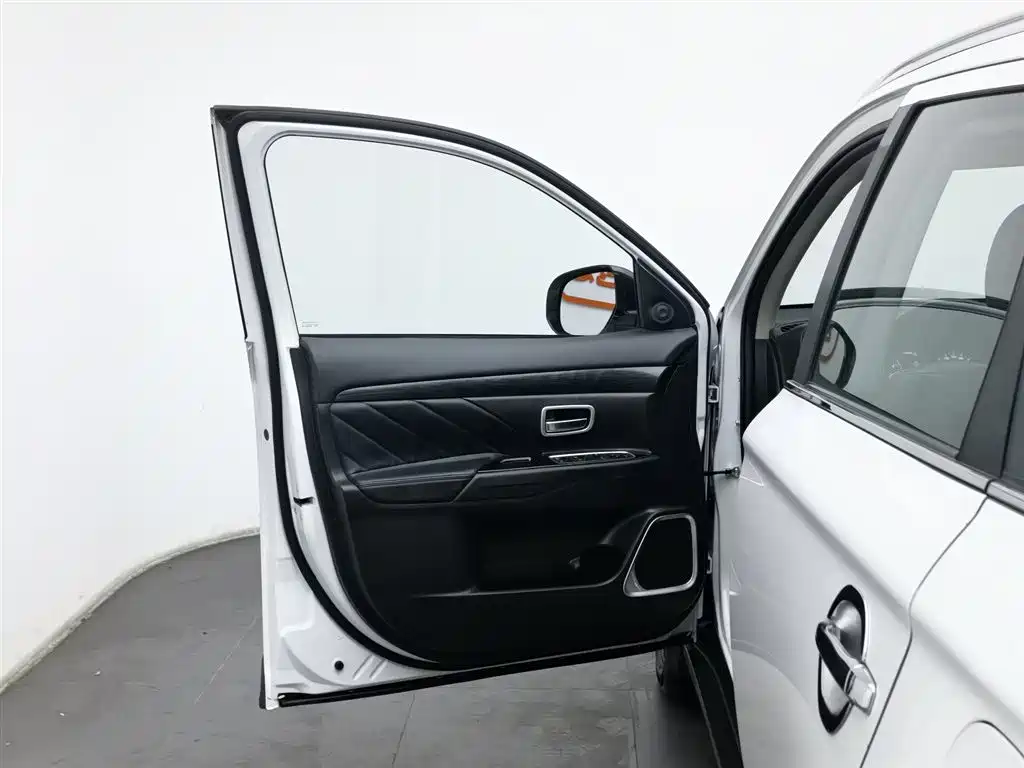 Mitsubishi Outlander 2019 2.4L 4WD Deluxe Edition 5-seater China V фото 8